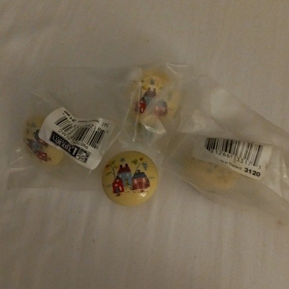 Liberty Hardware Drawer Pull Handles Set of 4 CottageCore Farmhouse - Picture 1 of 3